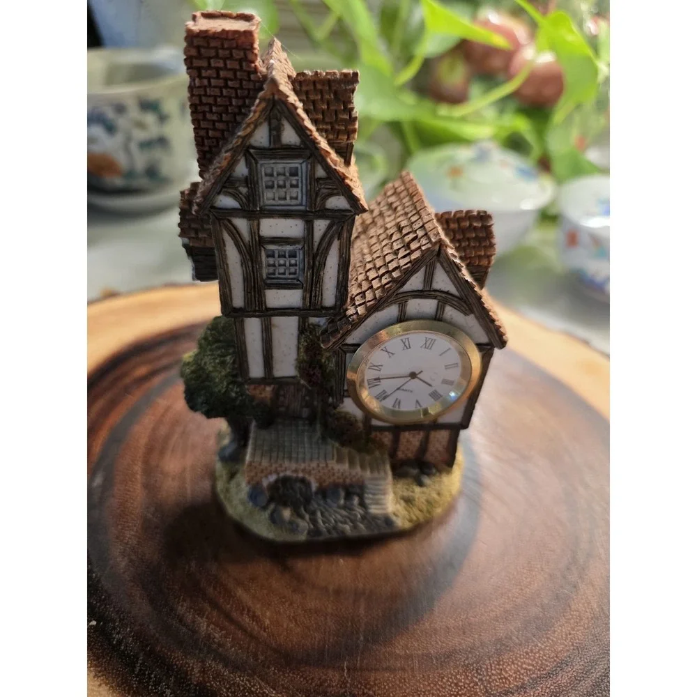 Cottagecore Kitschy Cottage Clock Figurine Vintage‎ Piece
